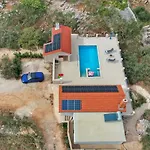 Longo Villa *