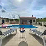 Longo Villa