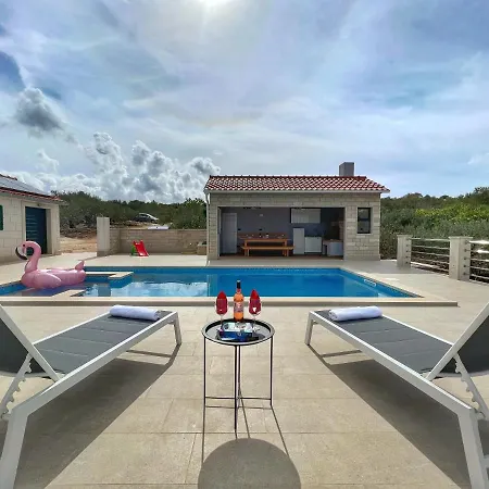 Longo Villa